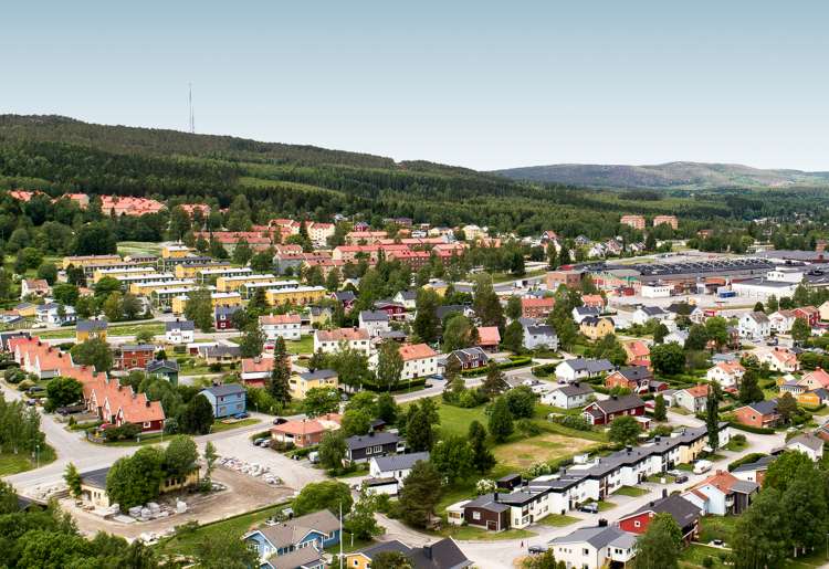 Vy över Gullänget, villor, flerbostadshus och industri.